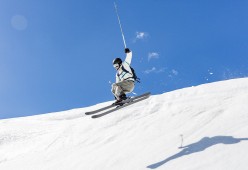 开云官方网页登录-_篮网队防守固若金汤，连续封堵对手攻击_，篮网 防守