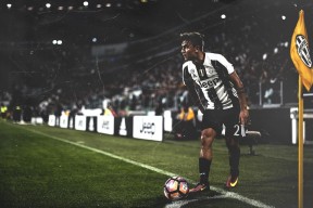 kaiyun网站-美国队接力换棒精准无误引赞叹，美国队混合接力