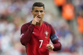 Kaiyun(中国)开云-最后一秒奇迹！王强冷静投中三分，助队险胜！，王强1968