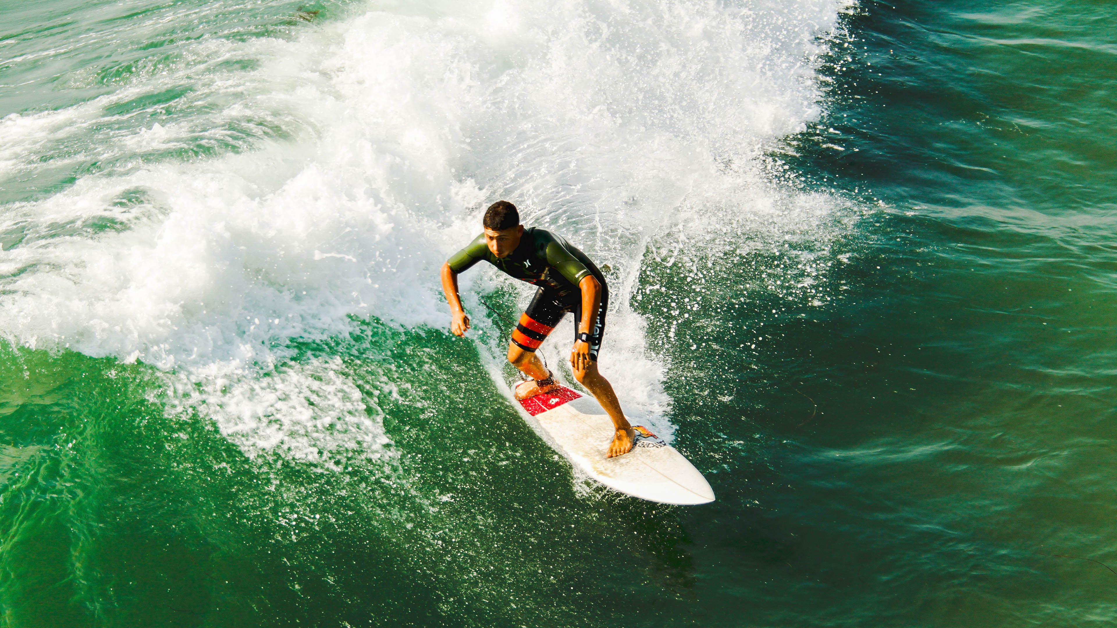 纽卡斯尔联球迷狂欢，团队士气高涨，纽卡斯尔联足球队