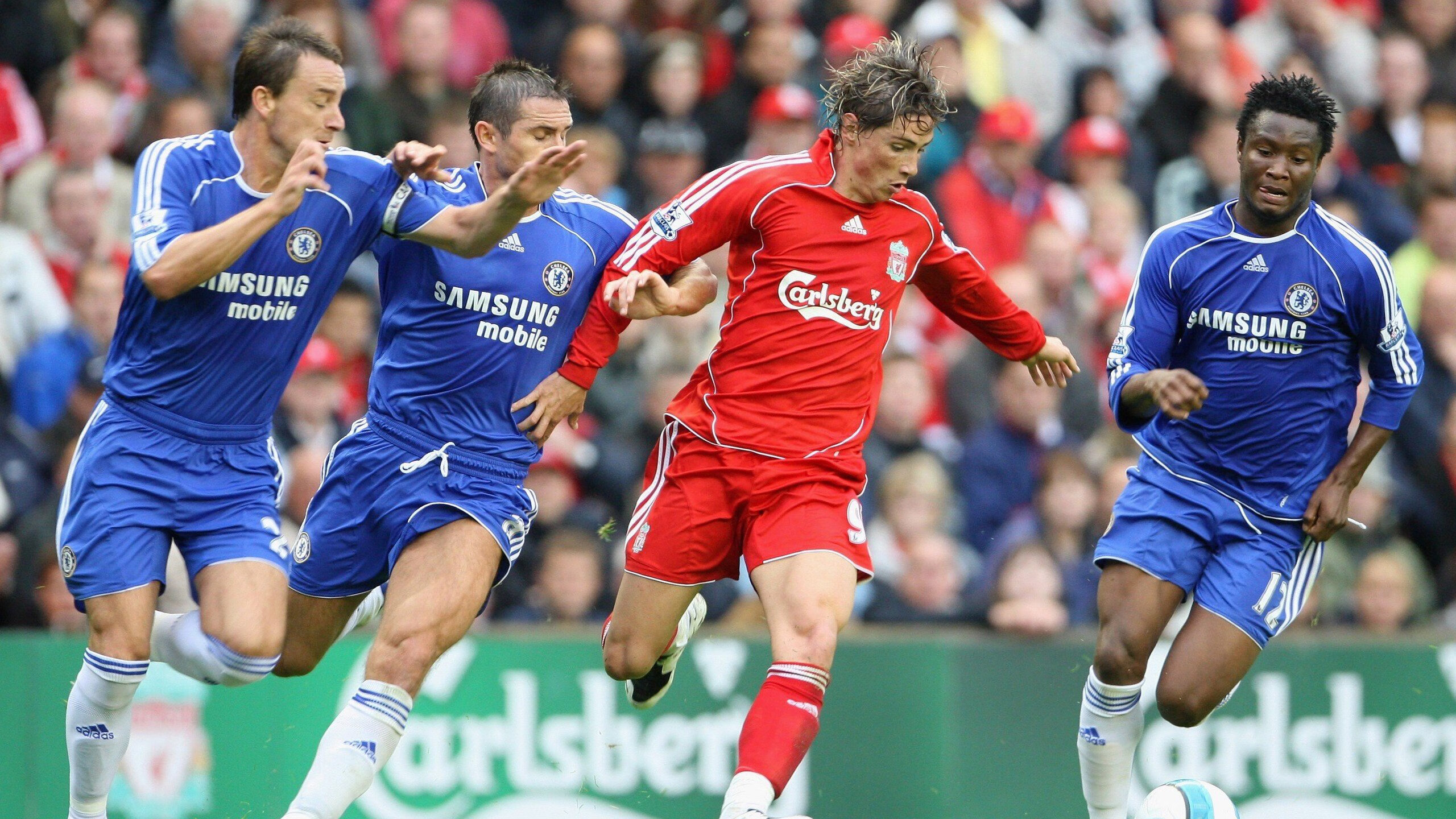 著名球员开设足球训练营,传授技巧经验,足球职业球员训练